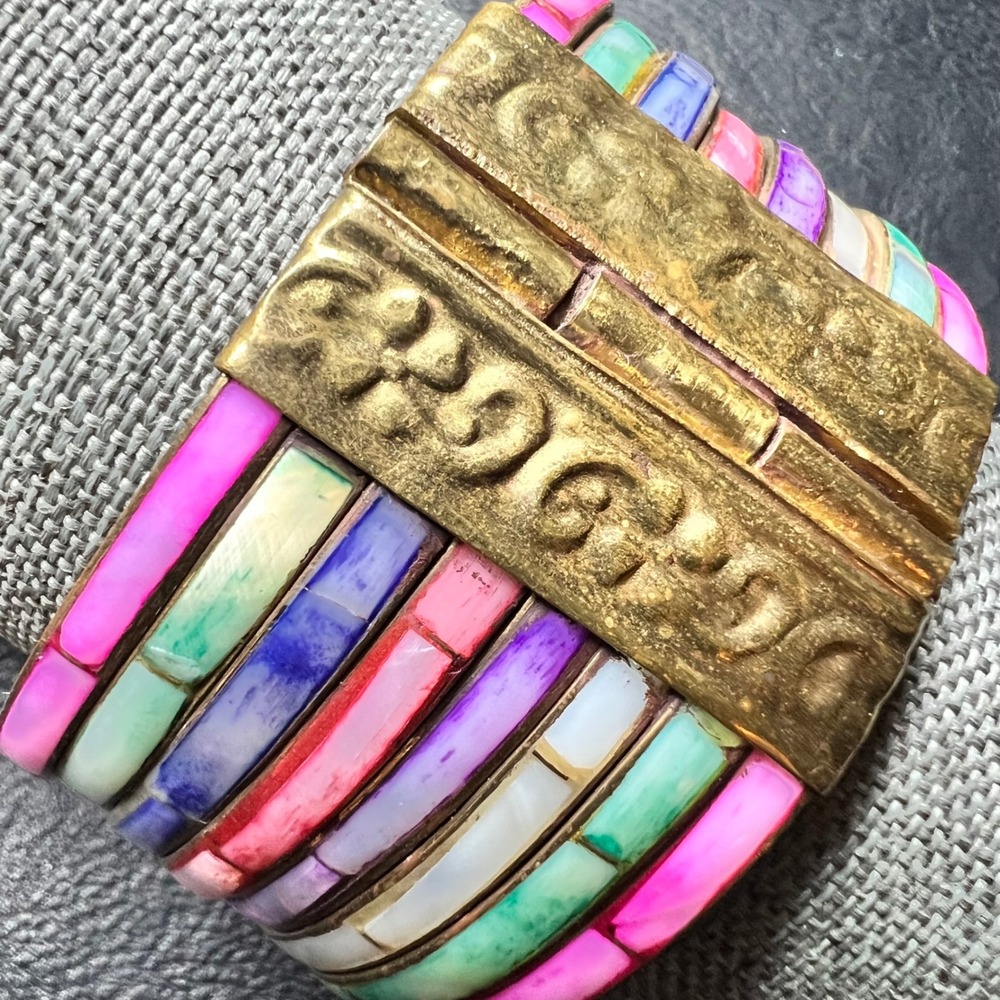 Vtg Mother of Pearl Inlaid Brass Hinge Pin Closure Bangle Bracelet 7.5 Eclectic